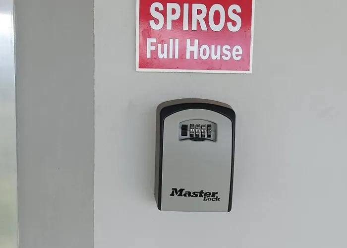 Spiros Full House In Marathias