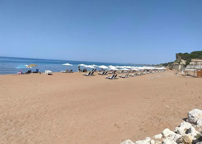 Spiros Full House In Marathias