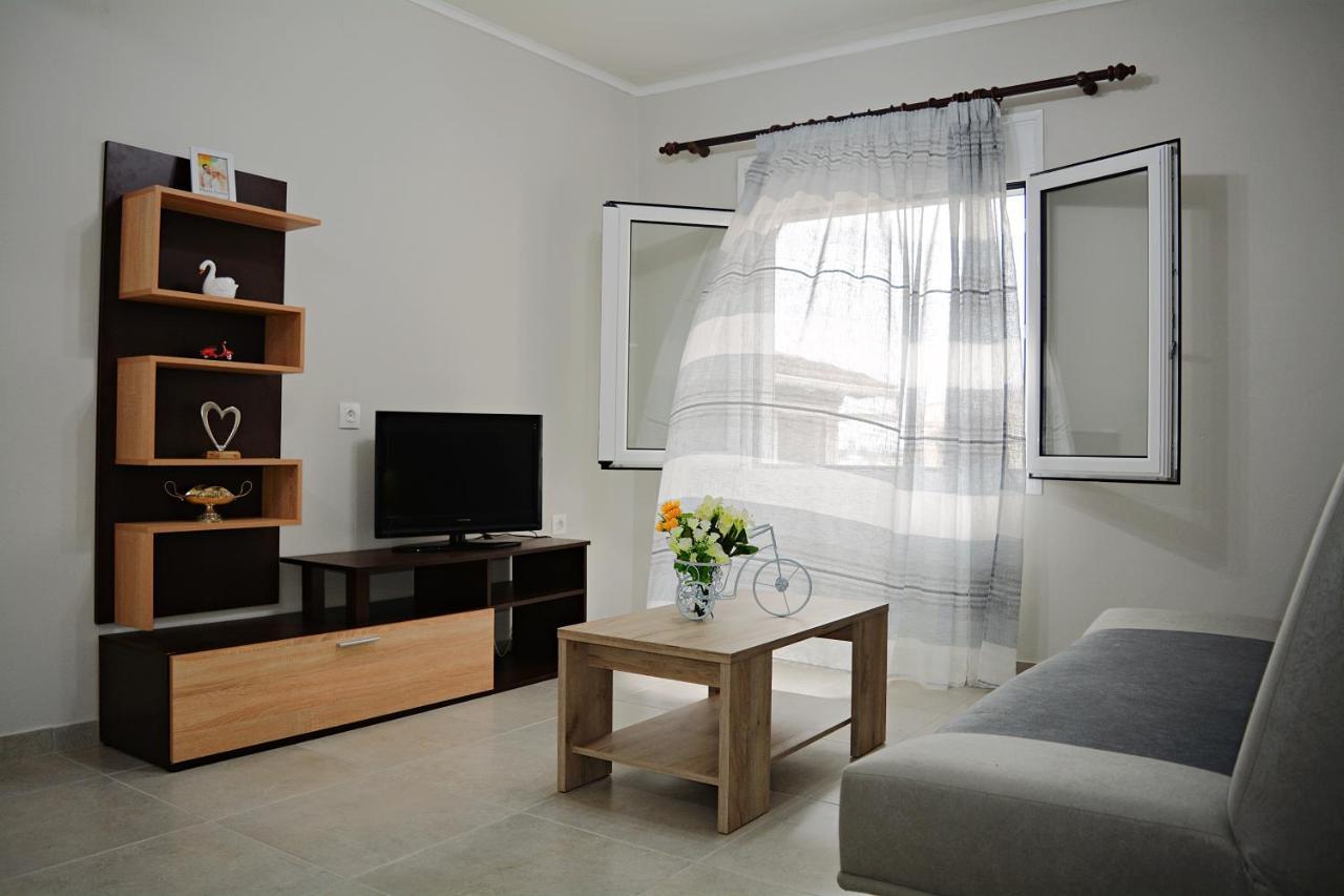 Spiros Full House In * Marathiás